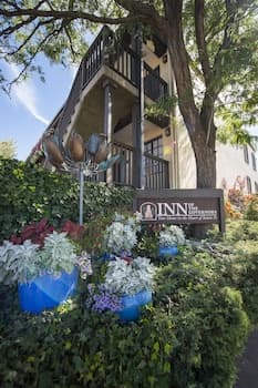 Inn of the Governors