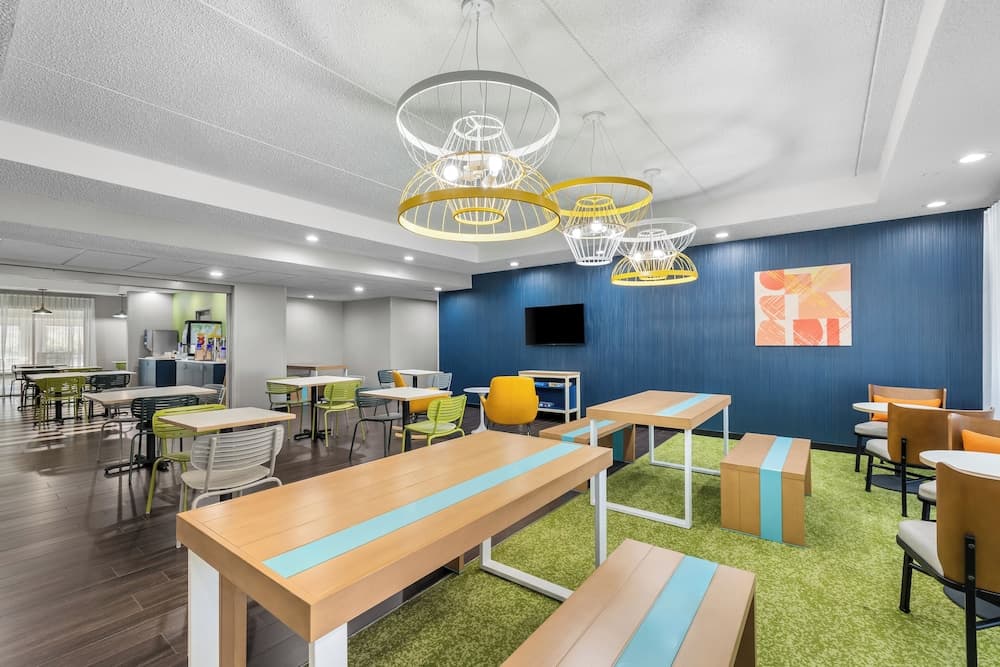 Spark by Hilton Green Bay