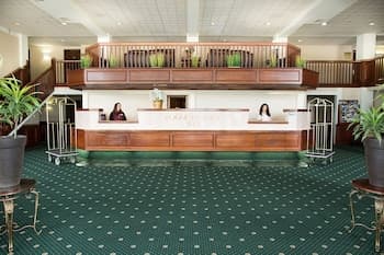 Rogue Regency Inn and Suites