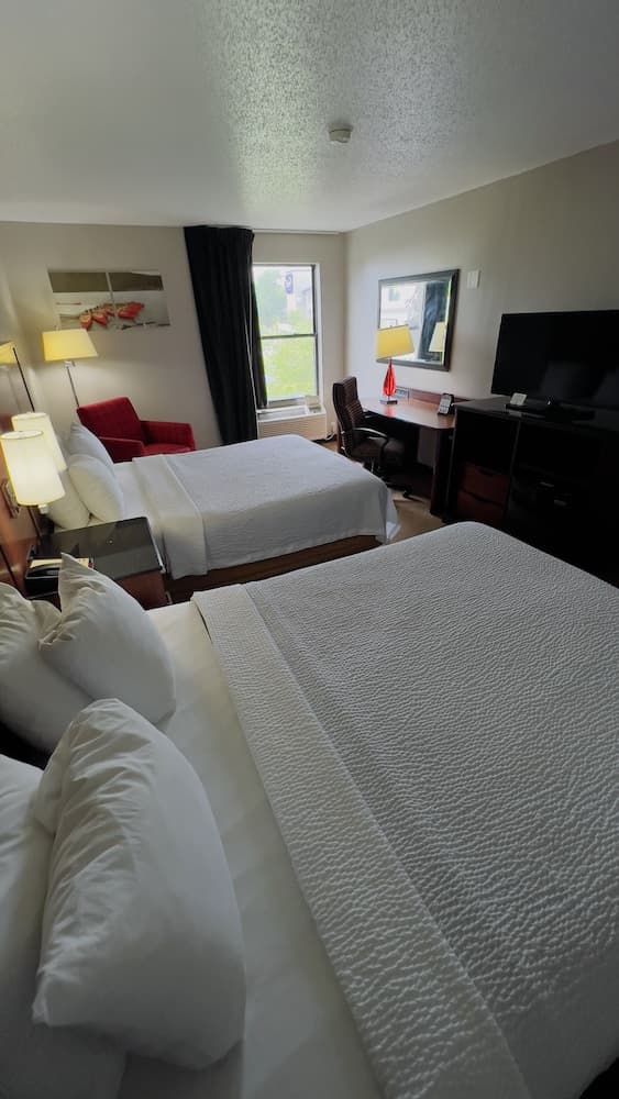 Days Inn by Wyndham Great Lakes Naval Base