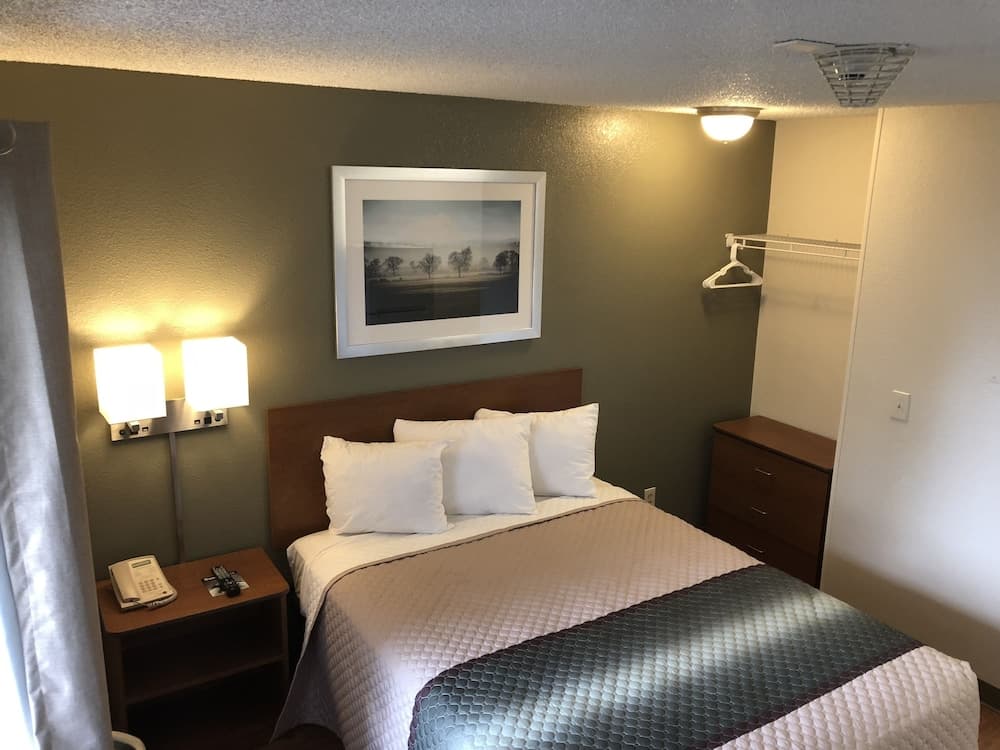 HomeTowne Studios by Red Roof Tacoma - Hosmer