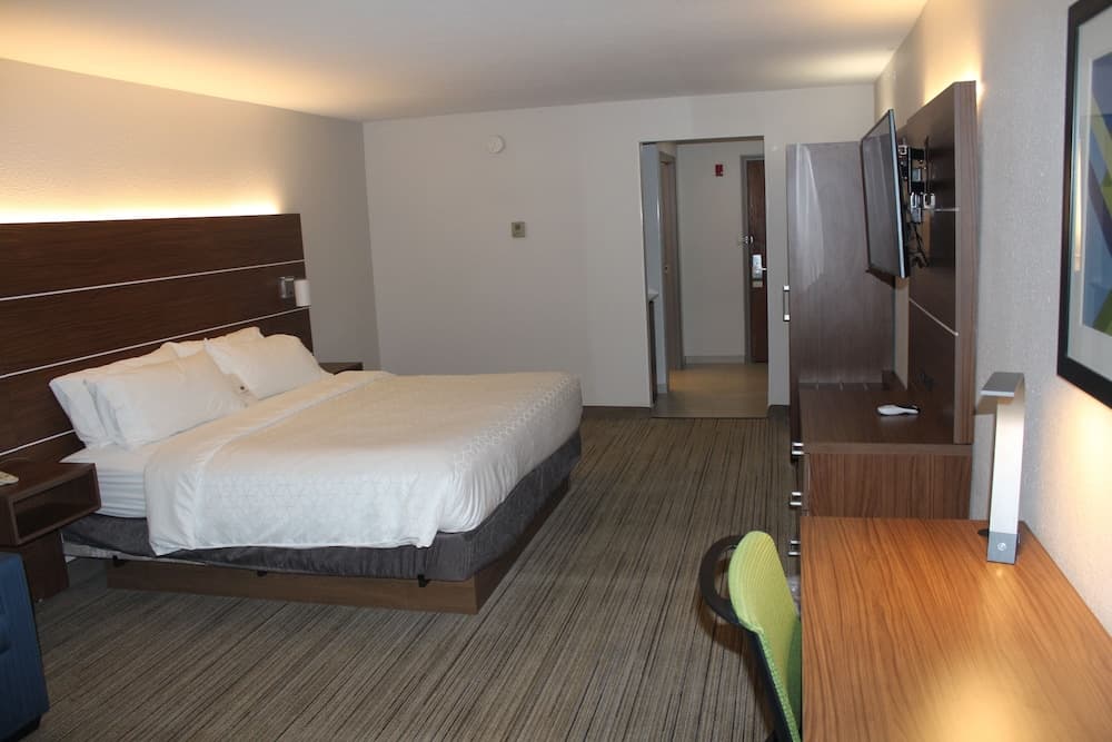 Holiday Inn Express Hotel & Suites Raton by IHG