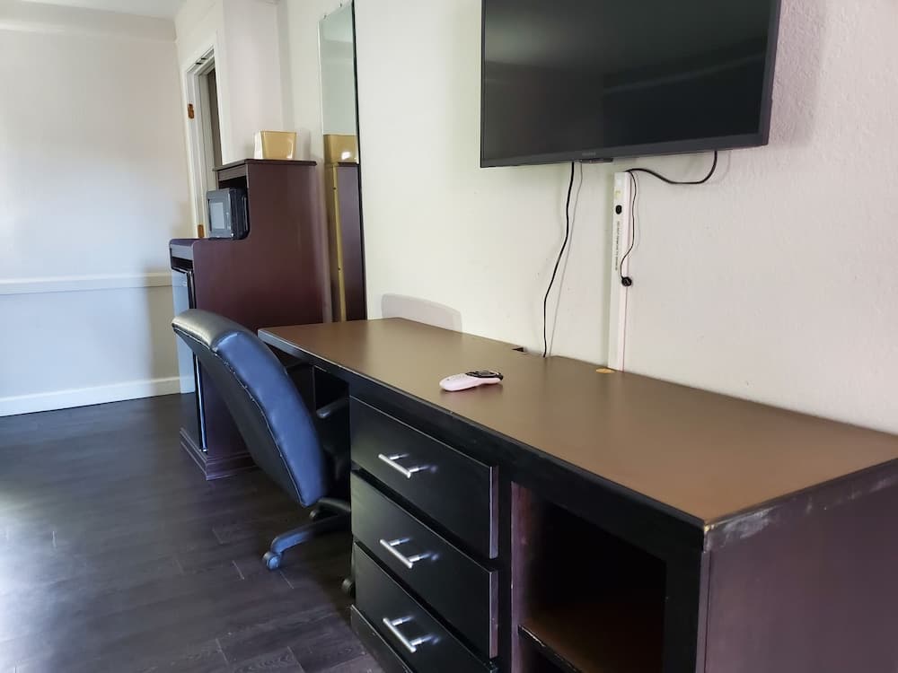 Budget Host Inn- Medical Center