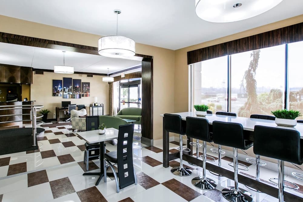 Comfort Inn Edgewater on Hudson River