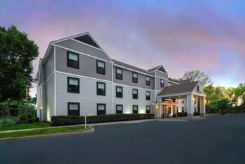 La Quinta Inn & Suites by Wyndham South Burlington