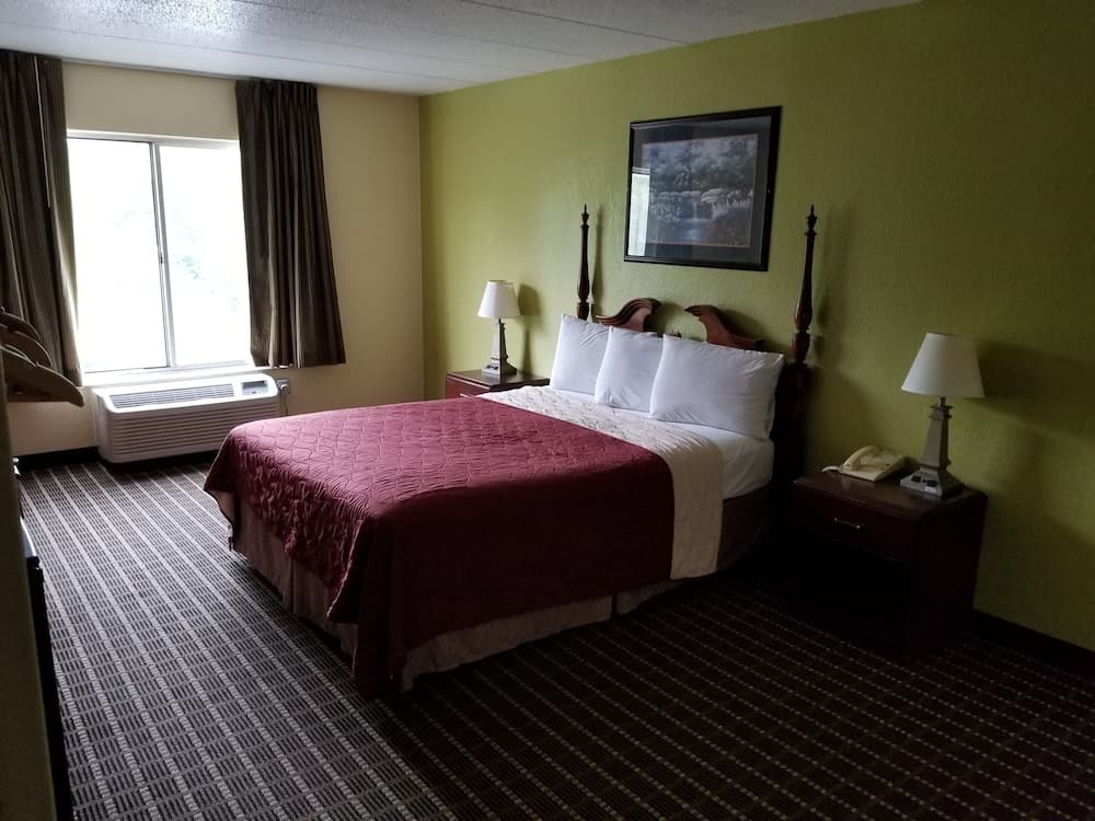 Travelodge by Wyndham Lansing IL