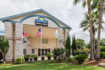 Days Inn by Wyndham San Antonio Southeast By AT&T Center