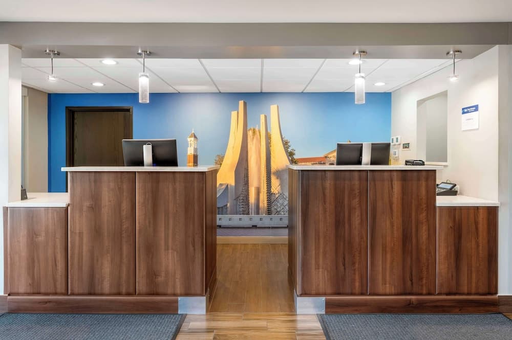 Best Western Plus Lafayette Hotel University Area