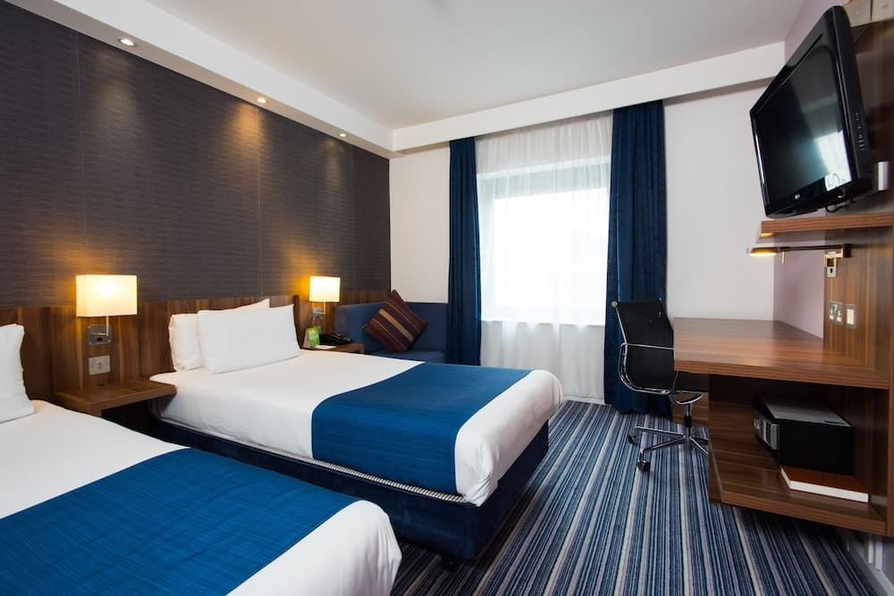 Holiday Inn Express London - Wimbledon South by IHG