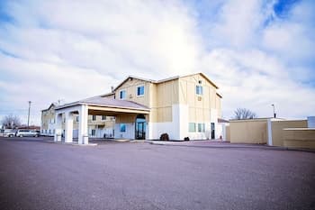 Super 8 by Wyndham Holbrook