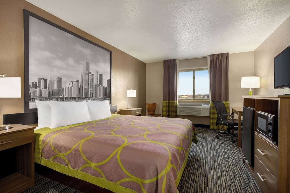 Super 8 by Wyndham Joliet I-55 N/Chicago