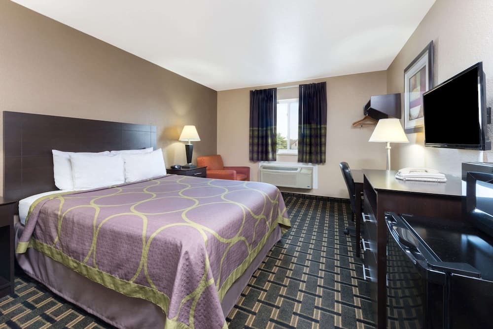 Super 8 by Wyndham Springfield East