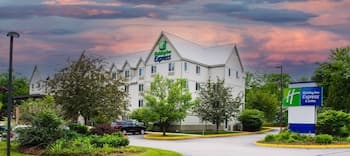 Holiday Inn Express & Suites Lincoln East - White Mountains, an IHG Hotel
