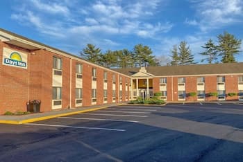 Days Inn by Wyndham Brunswick Bath Area