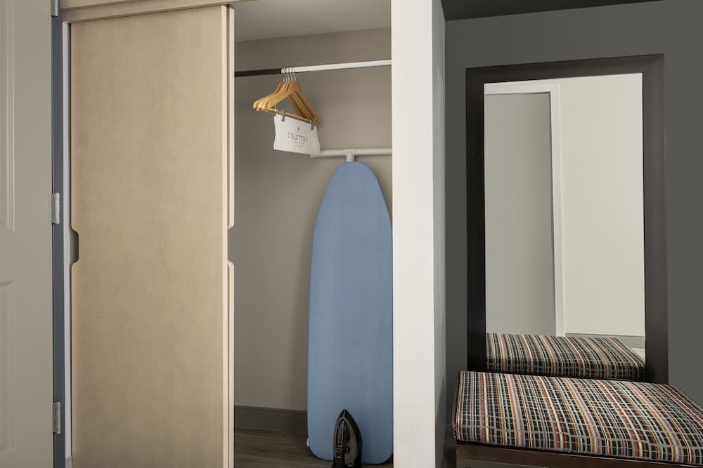 Country Inn & Suites by Radisson, Seattle-Tacoma International Airport, WA