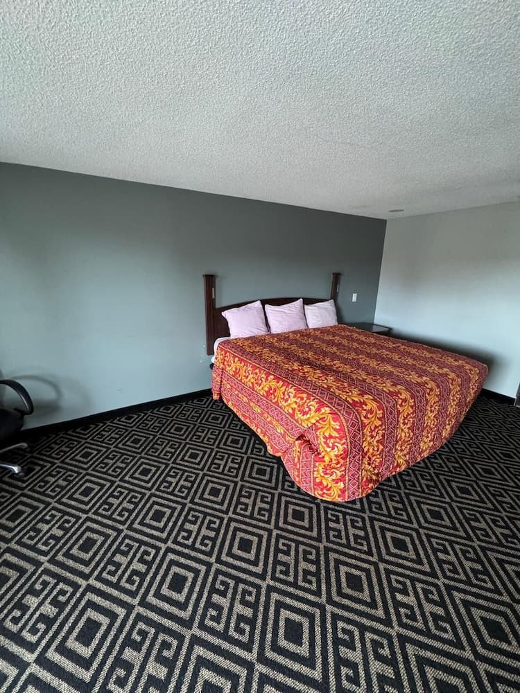 Budgetel Inn & Suites