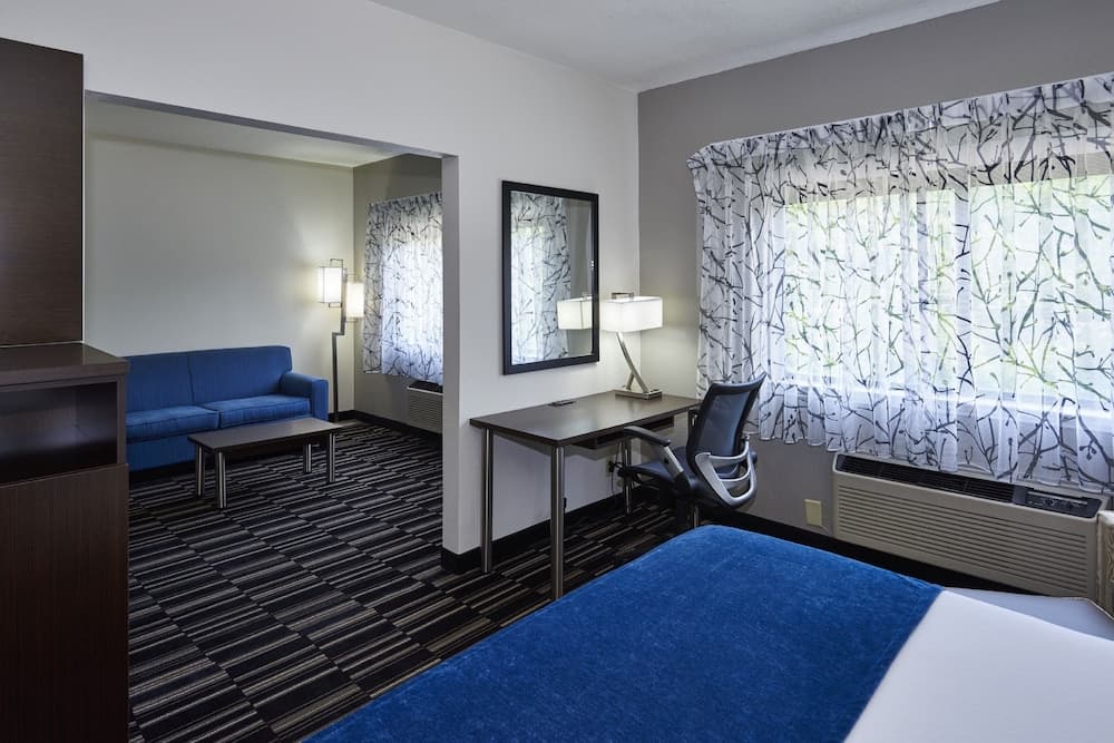 Holiday Inn Express & Suites Birmingham South - Pelham by IHG