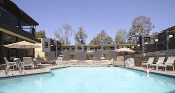 GreenTree Pasadena Inn