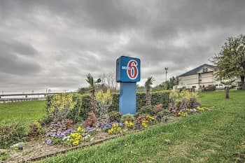 Motel 6 Dallas, TX - Northwest