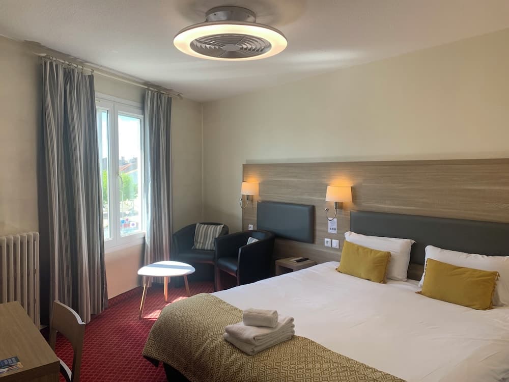 Brit Hotel Bleu Nuit