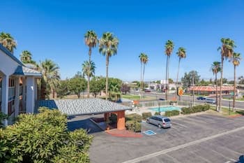 Super 8 by Wyndham Bakersfield/Central