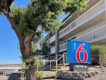 Motel 6 Barstow, CA – I15 and Lenwood Road