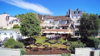 La Côte Saint Jacques And Spa