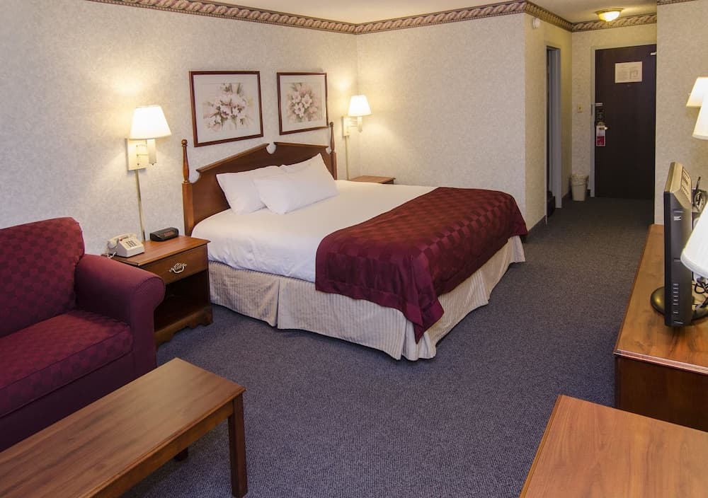 Ramada by Wyndham Angola/Fremont Area