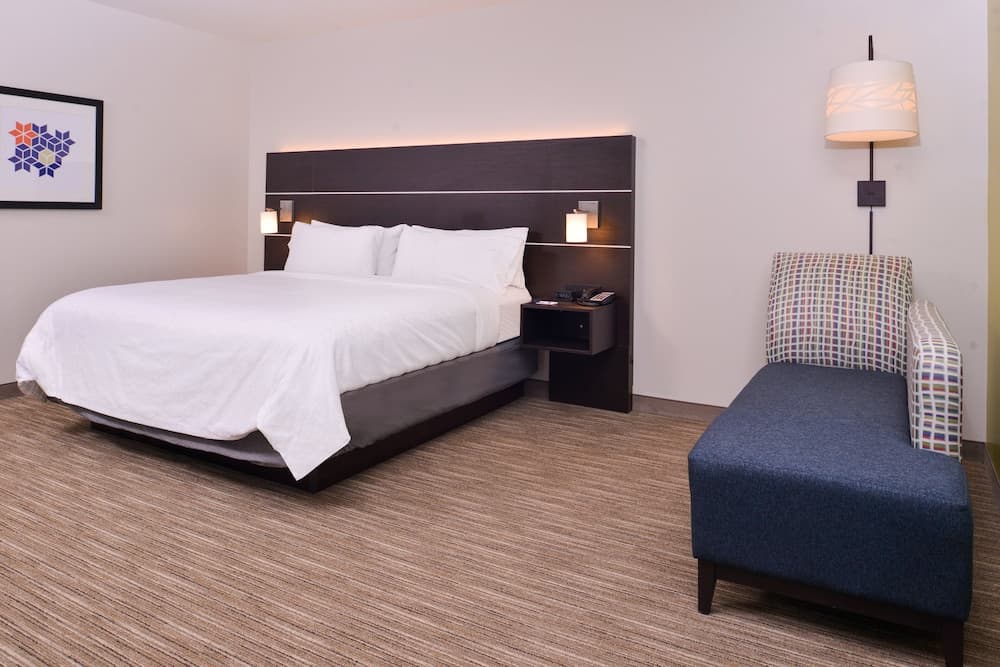 Holiday Inn Express & Suites Mall of America - MSP Airport by IHG