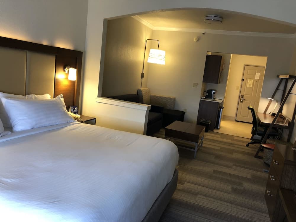 Holiday Inn Express Hotel & Suites Greenville by IHG