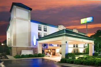 Holiday Inn Express Fort Bragg, an IHG Hotel
