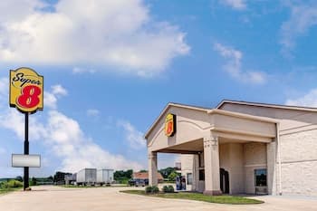 Super 8 by Wyndham Clarksville East