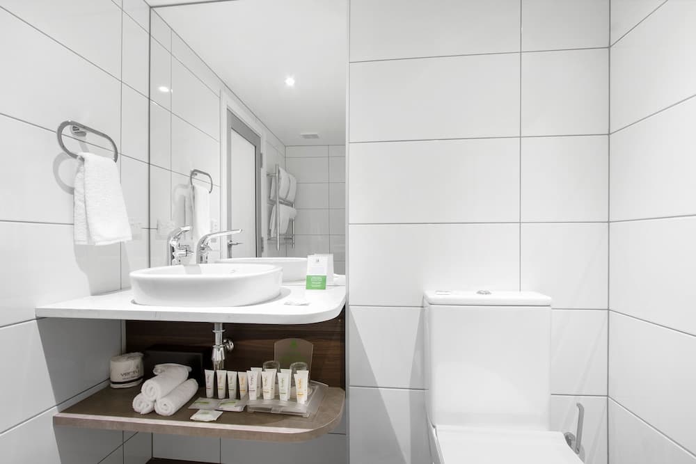 Holiday Inn Queenstown Frankton Road by IHG