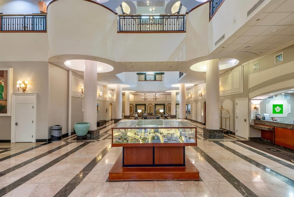 Wyndham Garden Hotel Baronne Plaza