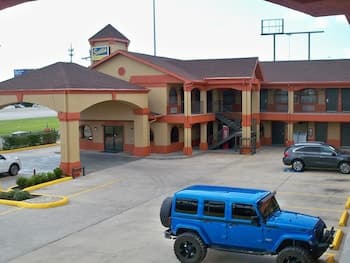 Scottish Inn & Suites