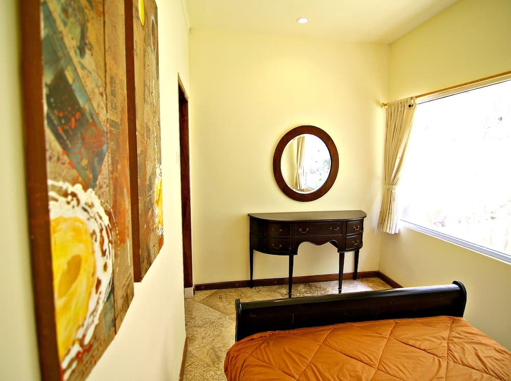 De Bukit Dago Villa by HouseinBandung