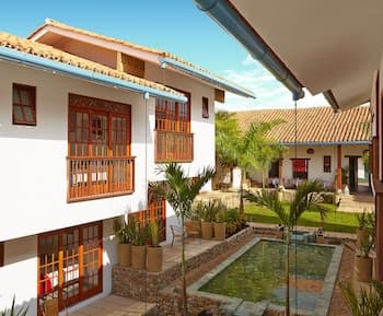 Hotel Arte Casa Blanca