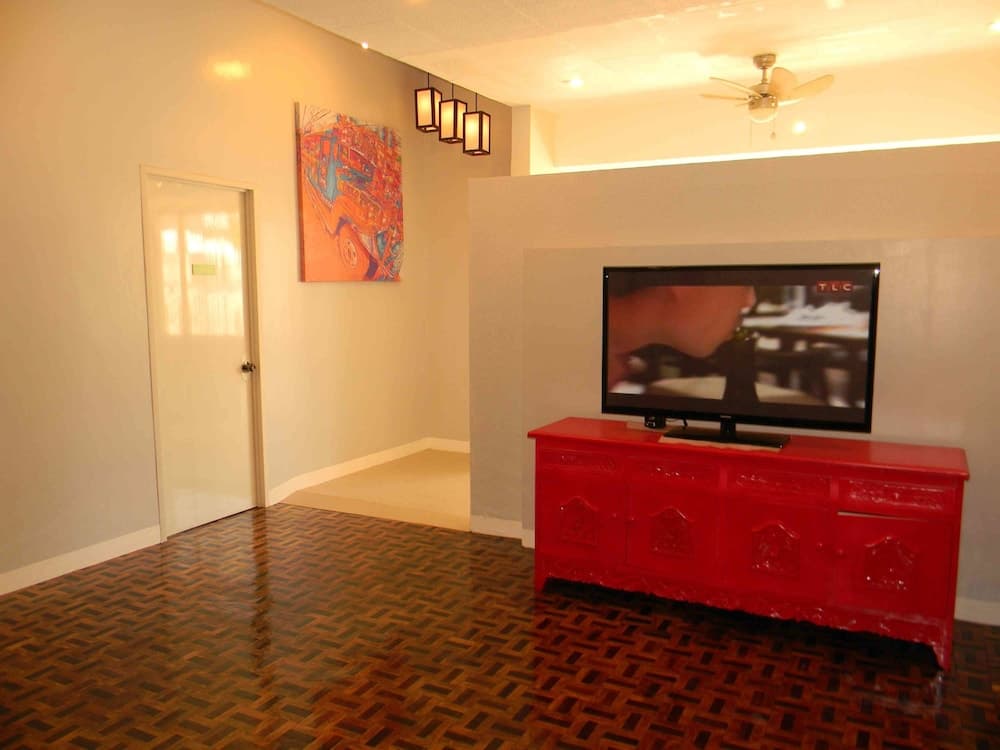 TR3ATS Guest House Bohol - Hostel