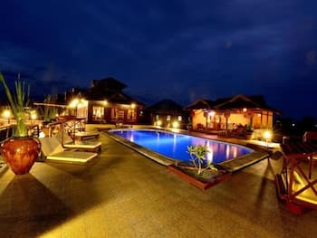 Shwe Inn Tha Floating Resort Hotel