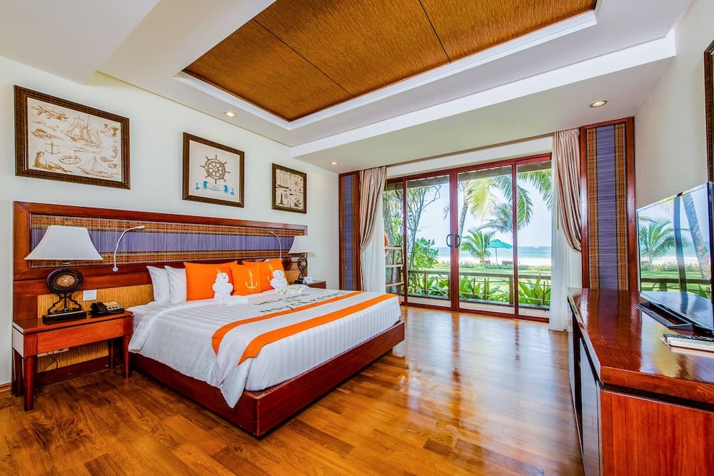 Ngwe Saung Yacht Club & Resort