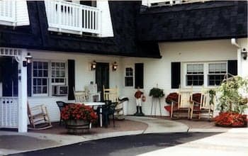 Snyder's Shoreline Inn