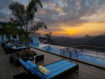 The Panoramic Getaway