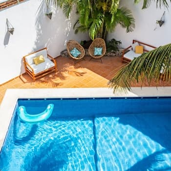 Nomads Enigmatic Hotel & Restaurant Bar - Hostel