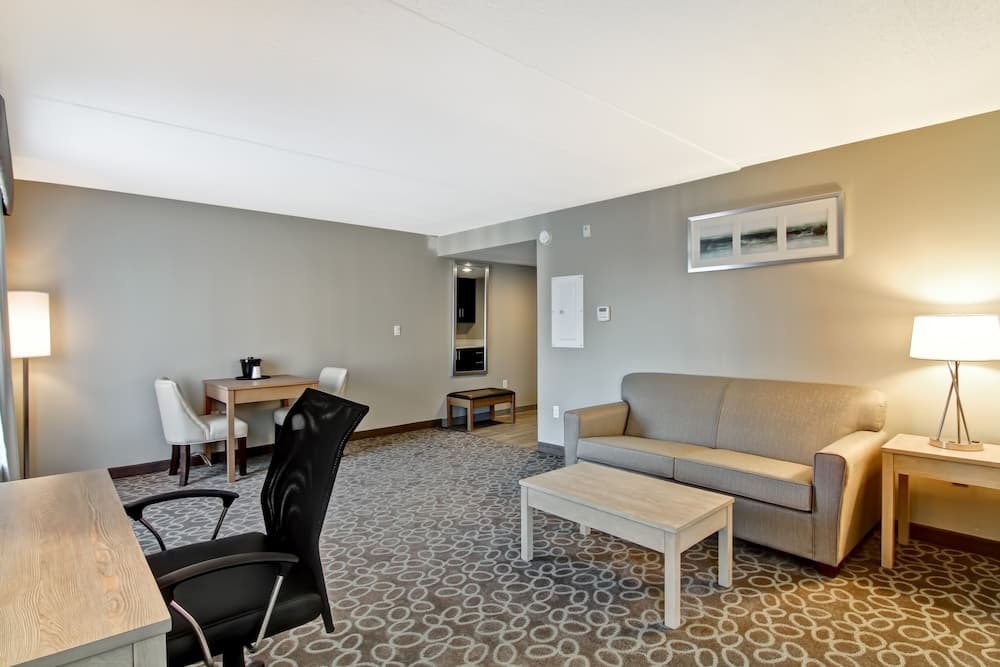 Holiday Inn Express & Suites Oshawa Downtown - Toronto Area by IHG