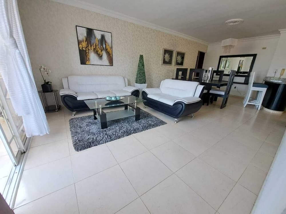 Próximo a unión medica 2 hab.