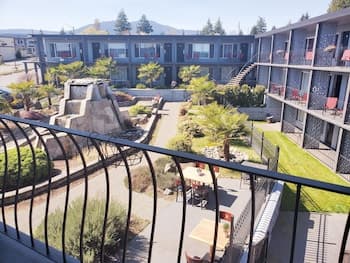 The Port-O-Call Inn & Suites