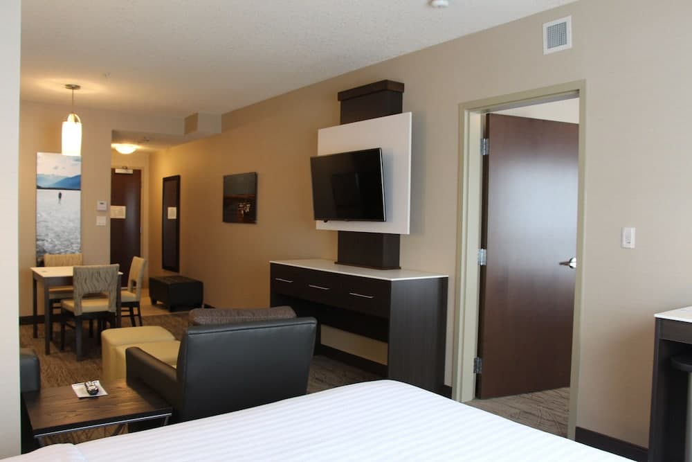 Holiday Inn Express & Suites Cold Lake by IHG