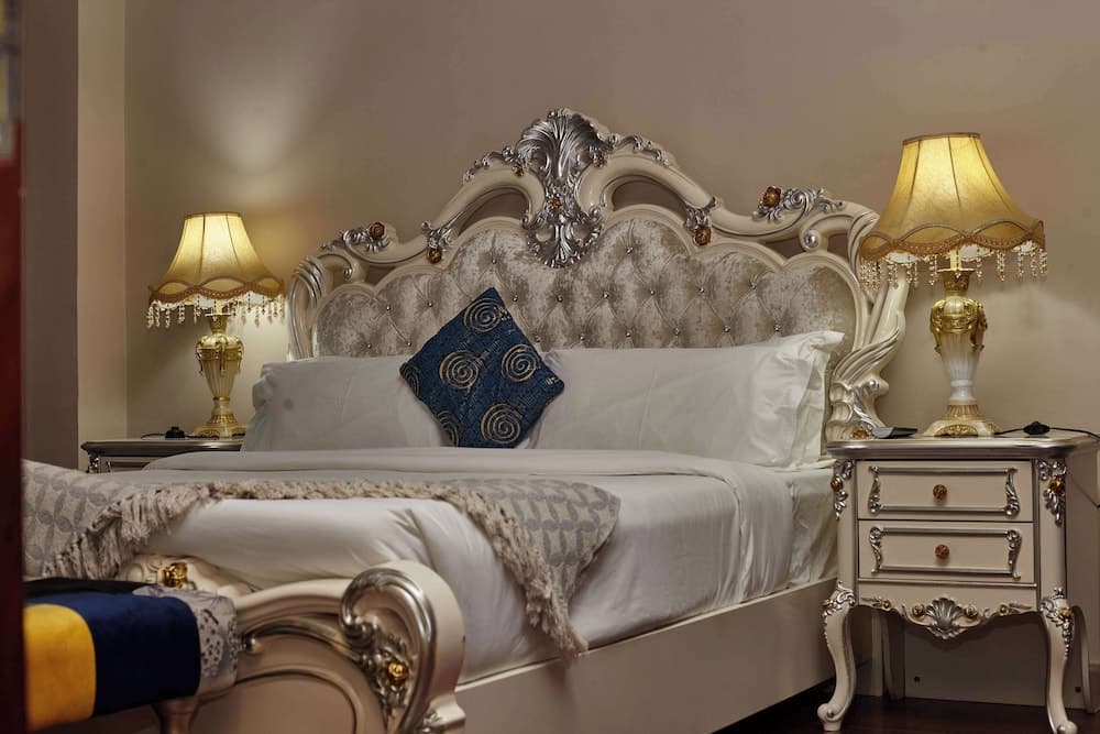 Best Western Plus Paramount Hotel