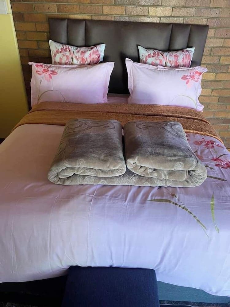 Golden gate guesthouse 0787391431