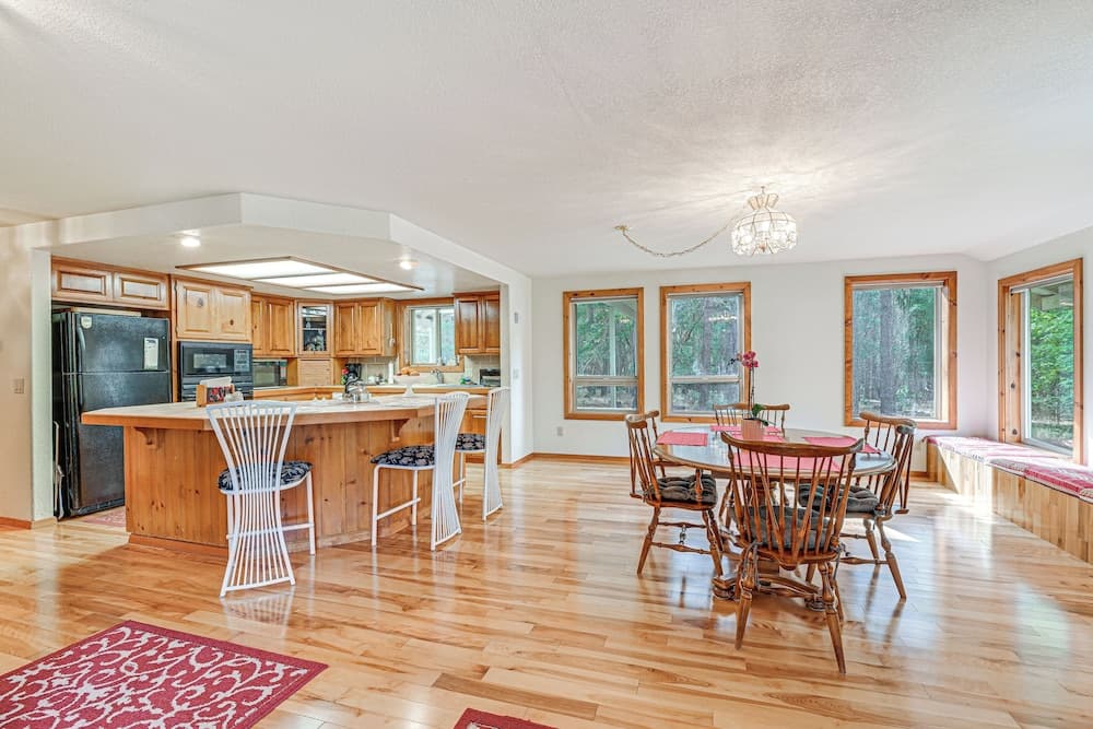Close to Wine Trail: Home w/ Deck Near Applegate